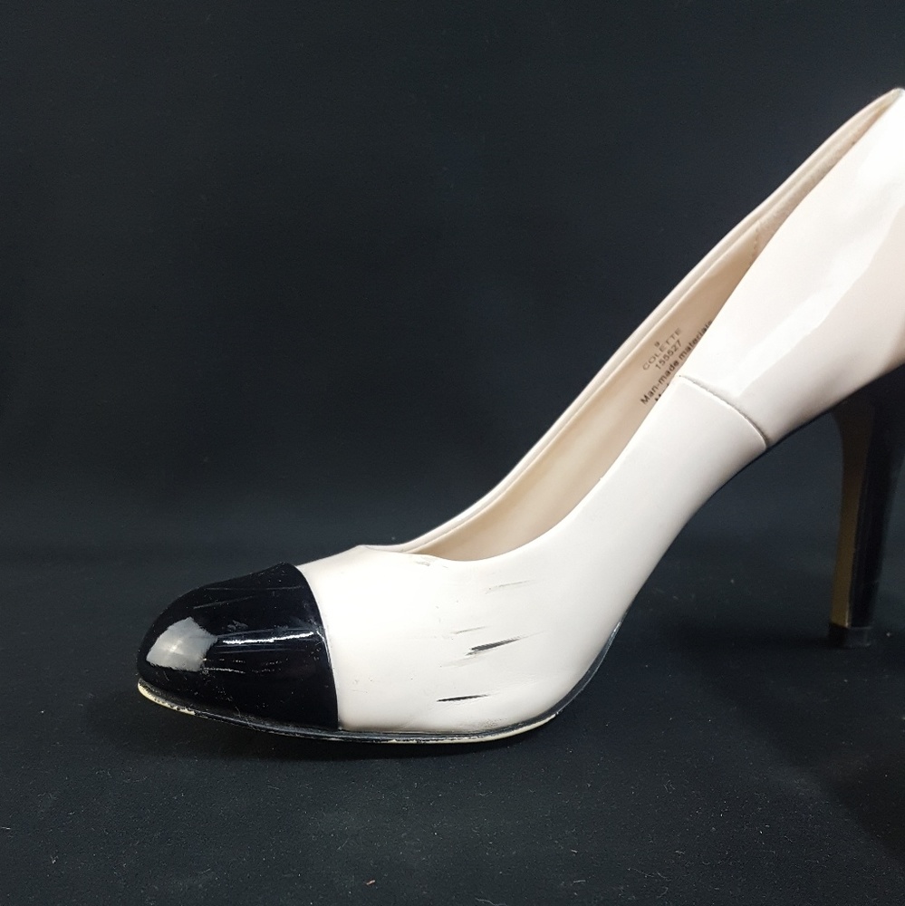 Heels - Picture 2 of 3